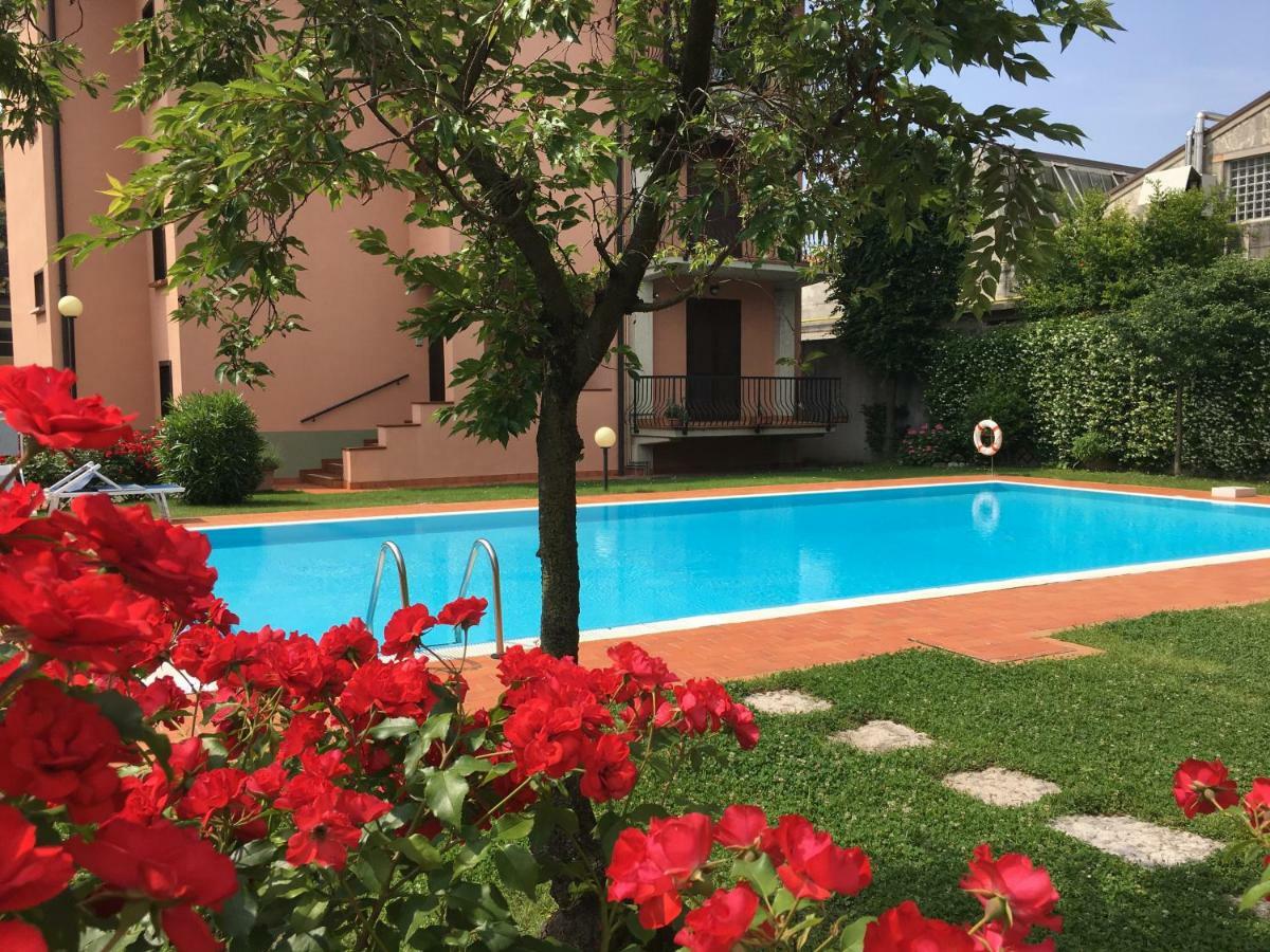 Indesenzano Apartment Desenzano del Garda Exteriör bild